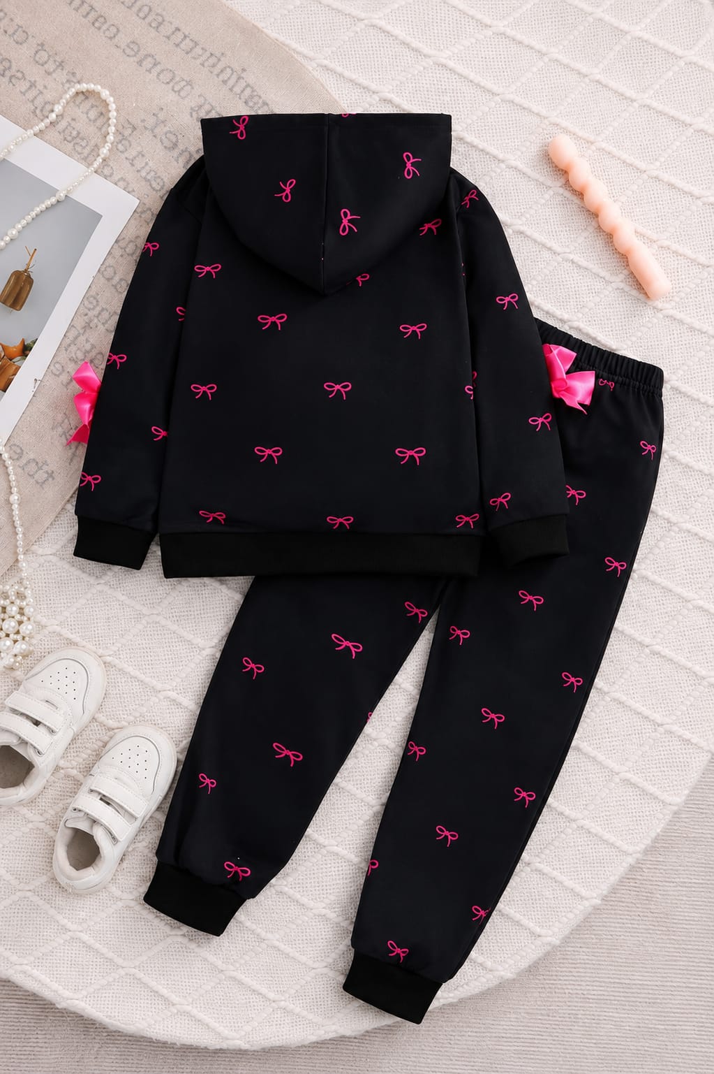 Cute black zipper with pink bow print, including matching trousers. 🎀